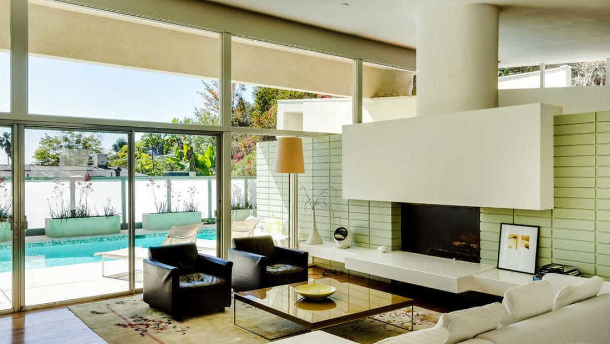 Actor Jason Statham has landed a Midcentury Modern house in Hollywood Hills West for $2.7 million.
