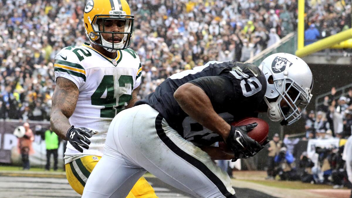 Raiders wide receiver Amari Cooper (89) makes a 26-yard touchdown catch against Packers strong safety Morgan Burnett in the second half Sunday.