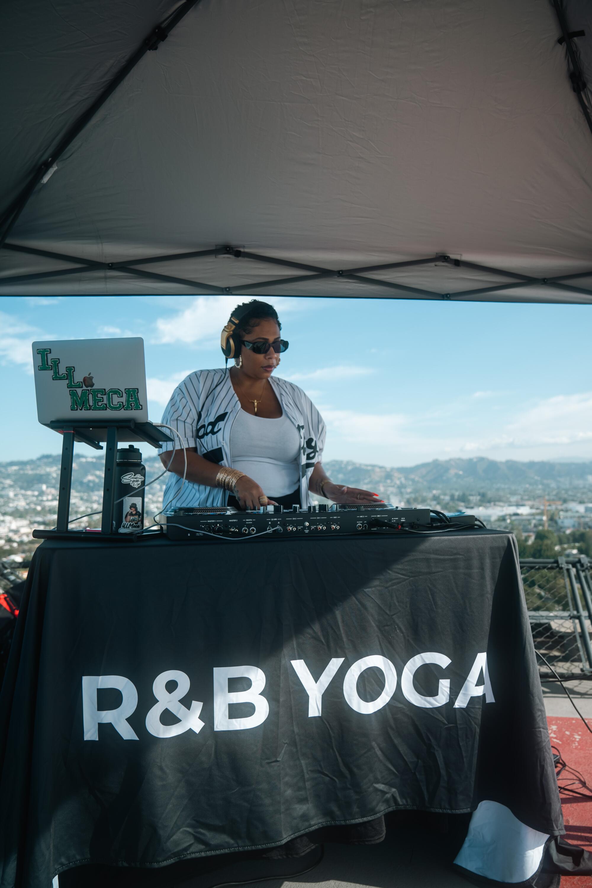 R&B Yoga (@rnbyoga) • Instagram photos and videos