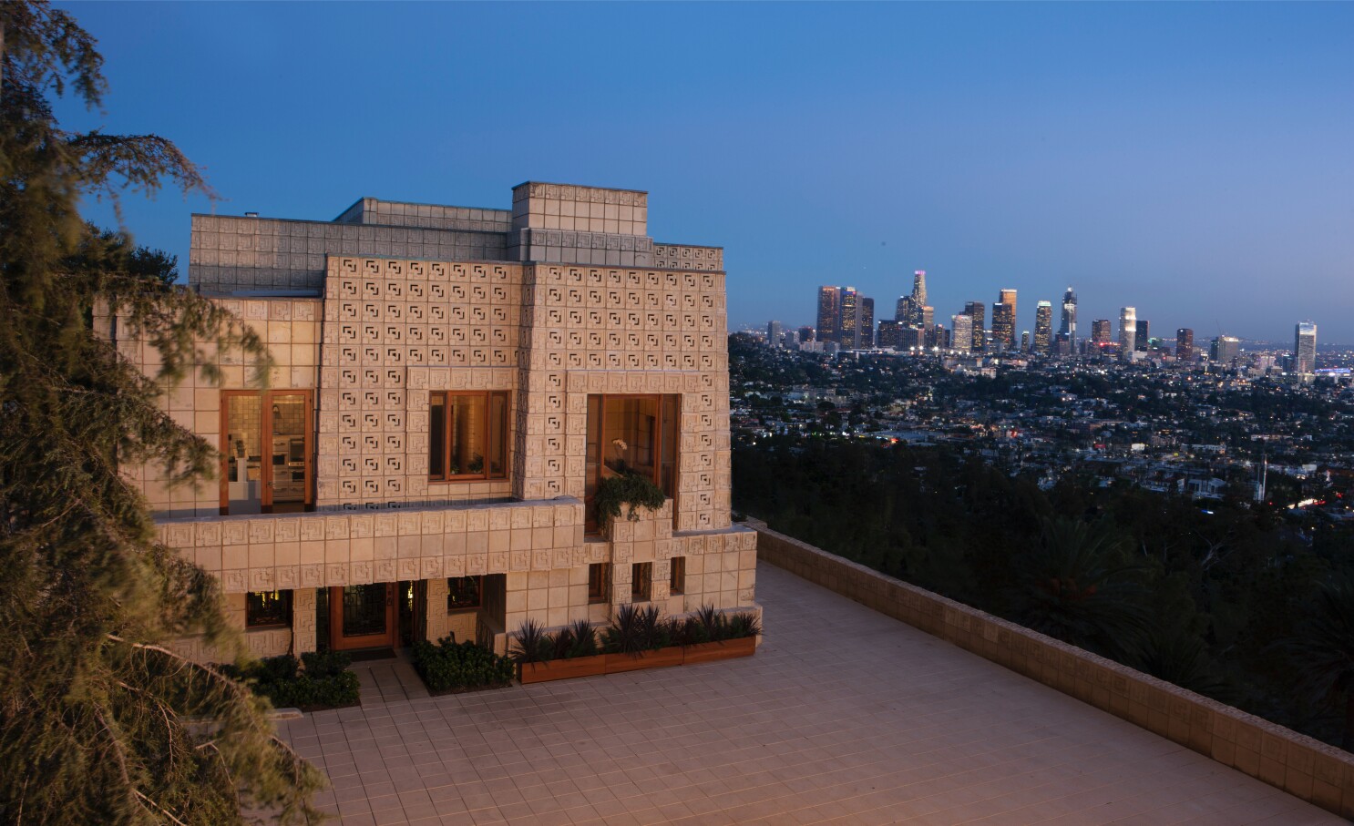 Frank Lloyd Wright's iconic Ennis House sells for $18 million - Los Angeles Times