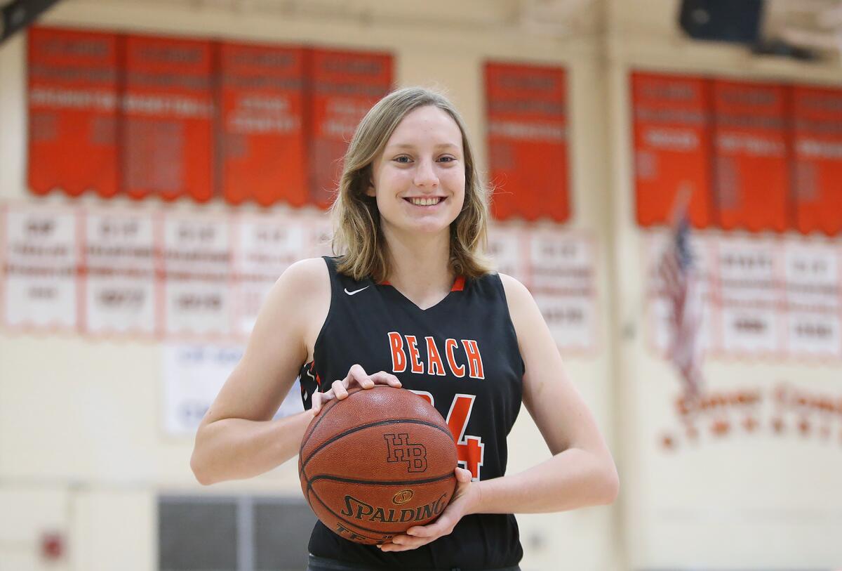 Huntington Beach High's Andie Payne helped the Oilers reach the final of the Nike Tournament of Champions in Phoenix, Ariz.