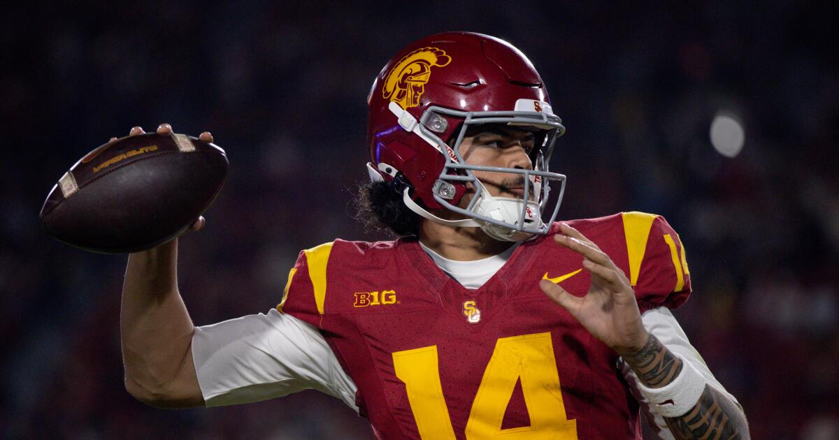 With one big hit, Jayden Maiava pushes No. 19 USC past Northwestern With one big hit, Jayden Maiava pushes No. 19 USC past Northwestern