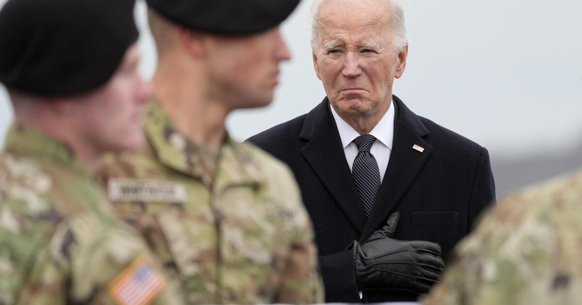 Biden rencontre les familles de trois soldats américains tués en Jordanie