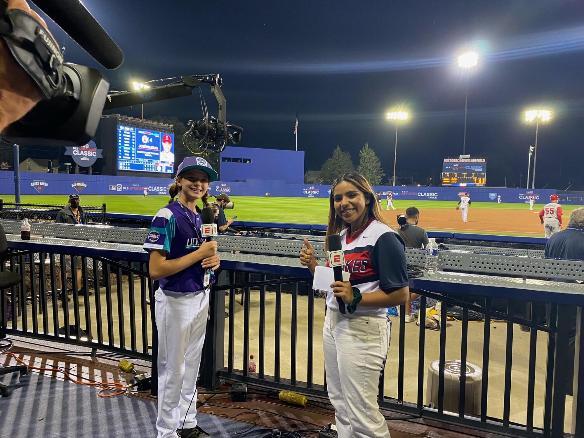 LLWS star Mo'ne Davis cheering on Ella Bruning, Abilene, Texas team