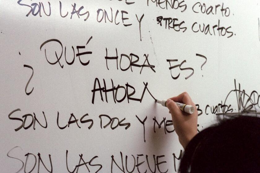 Spanish class 08/31/95#44329NTeacher Maria Song writes Spanish words on the board ,during a Spanish language class offered by the Garden Grove Korean Association. At the Korean American Community Center, Garden Grove.The class was attended by about 20 to 30 people. Reporter:Sullivan Mandatory Credit: Glenn Koenig/The LA Times