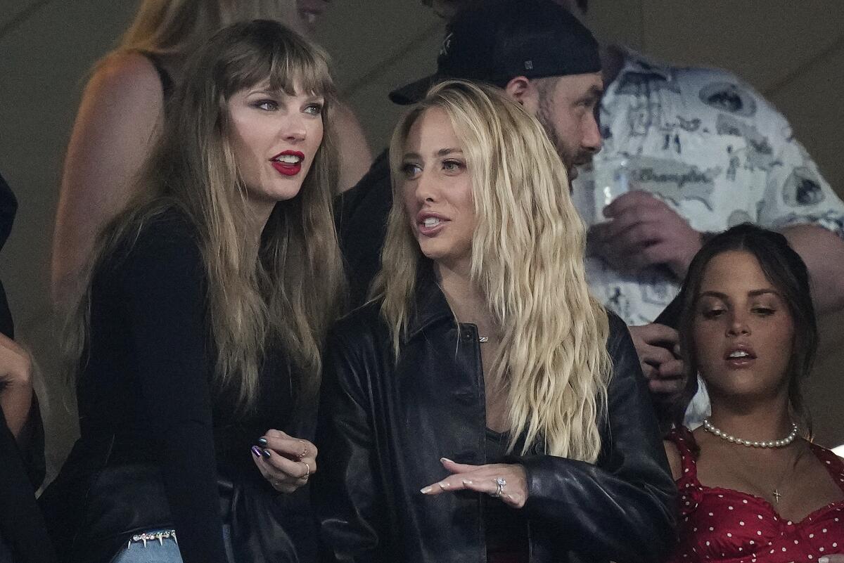 Taylor Swift, left, and Brittany Mahomes 