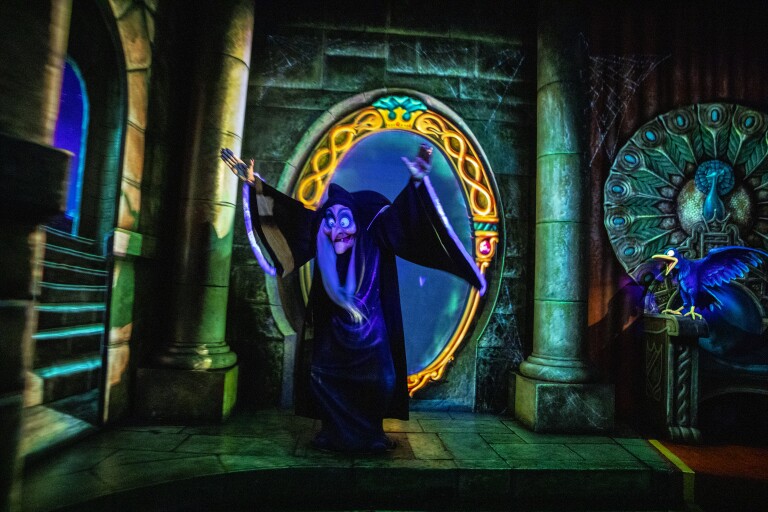 Disneyland New Snow White Ride What Critics Get Wrong Los Angeles Times
