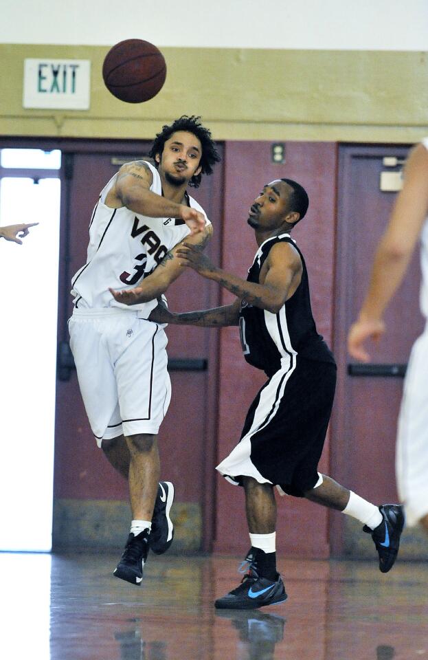 Photo Gallery: GCC men's basketball v. Compton