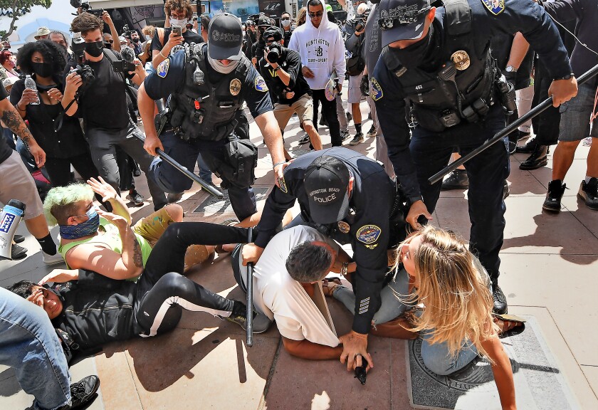 Police put an end to Sunday scuffle in Huntington Beach