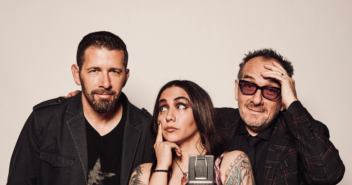 Elvis Costello reinventó el Modelo del año 1978, en español, con la ayuda de Juanes, Luis Fonzi y otros. Elvis Costello reinventó el Modelo del año 1978, en español, con la ayuda de Juanes, Luis Fonzi y otros.