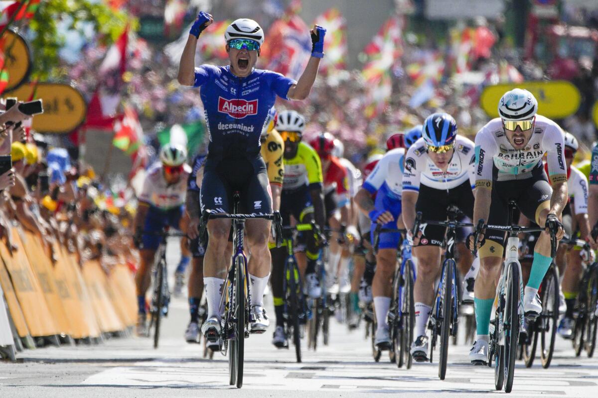 Ydmyge antage kuffert Philipsen wins third stage of the Tour de France, Yates keeps overall lead  - The San Diego Union-Tribune