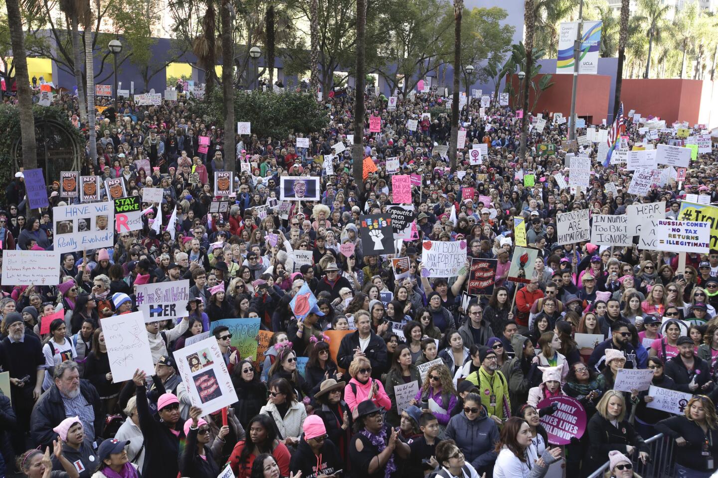 La marcha de mujeres en el centro de Los Ángeles