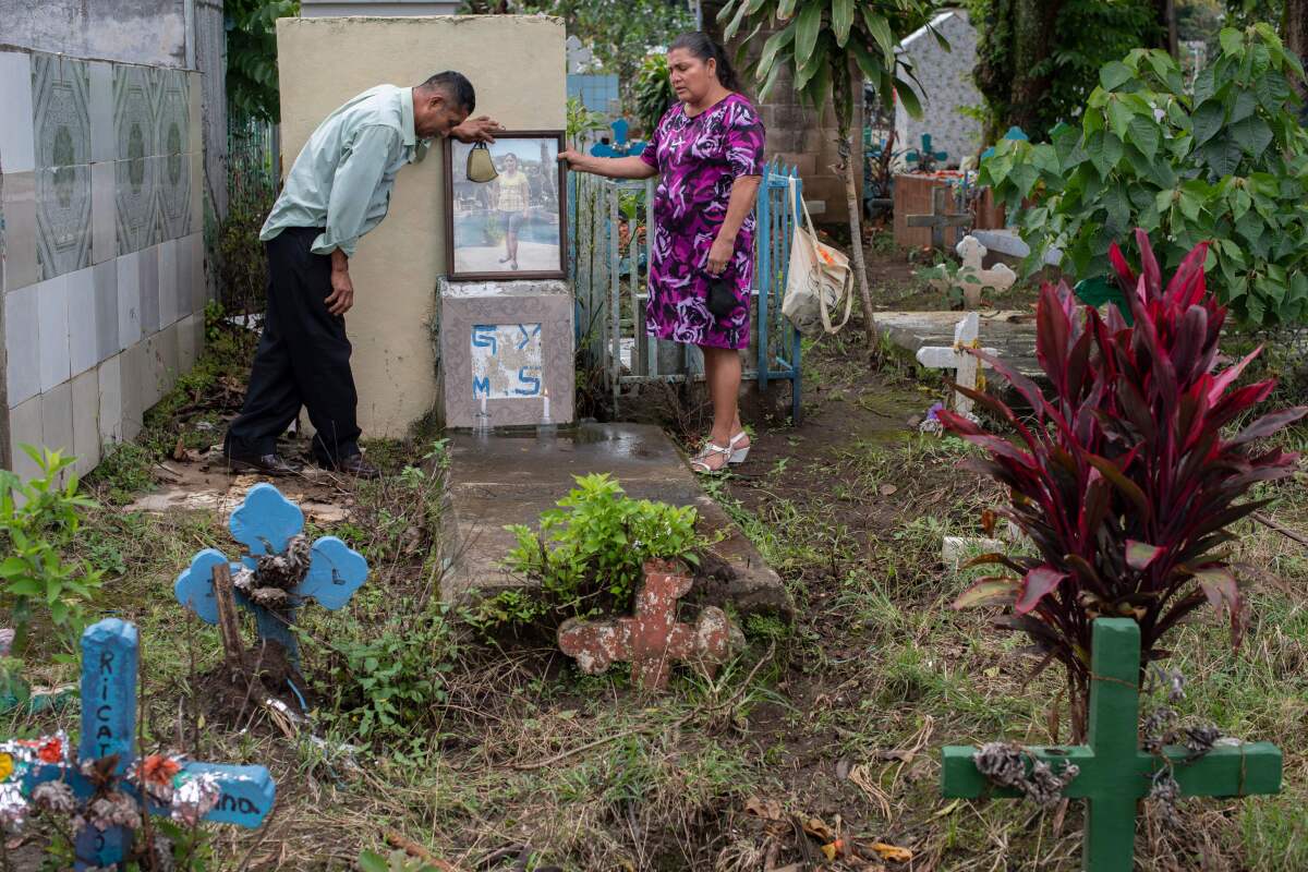 Salvadoran Mirna del Carmen Solorzano (R), 51, and her husband 