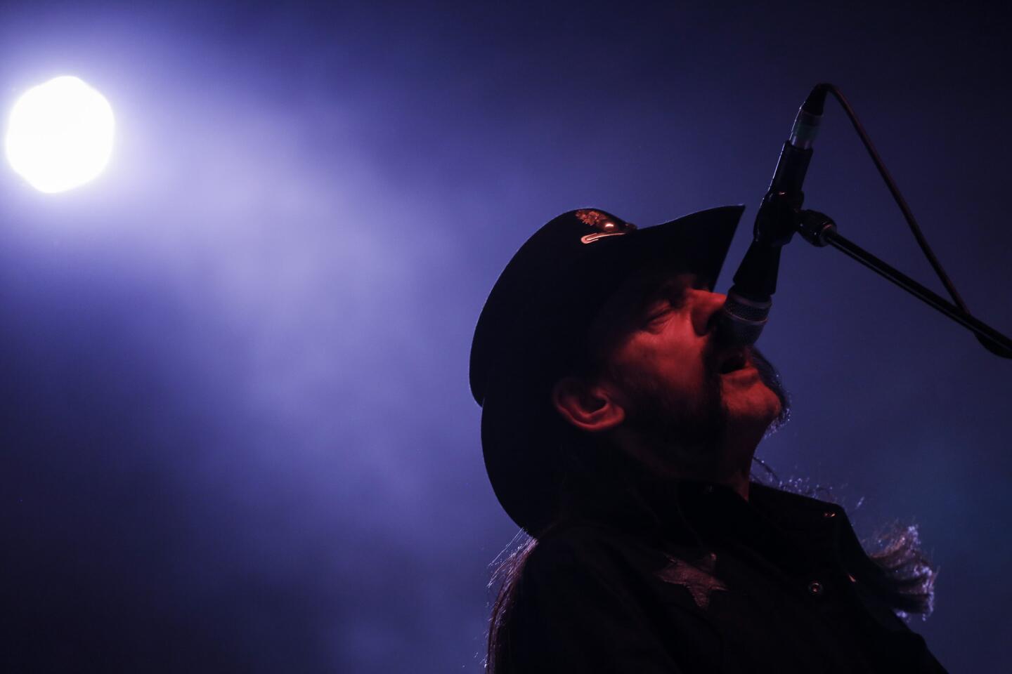 Motorhead guitarist Lemmy dies