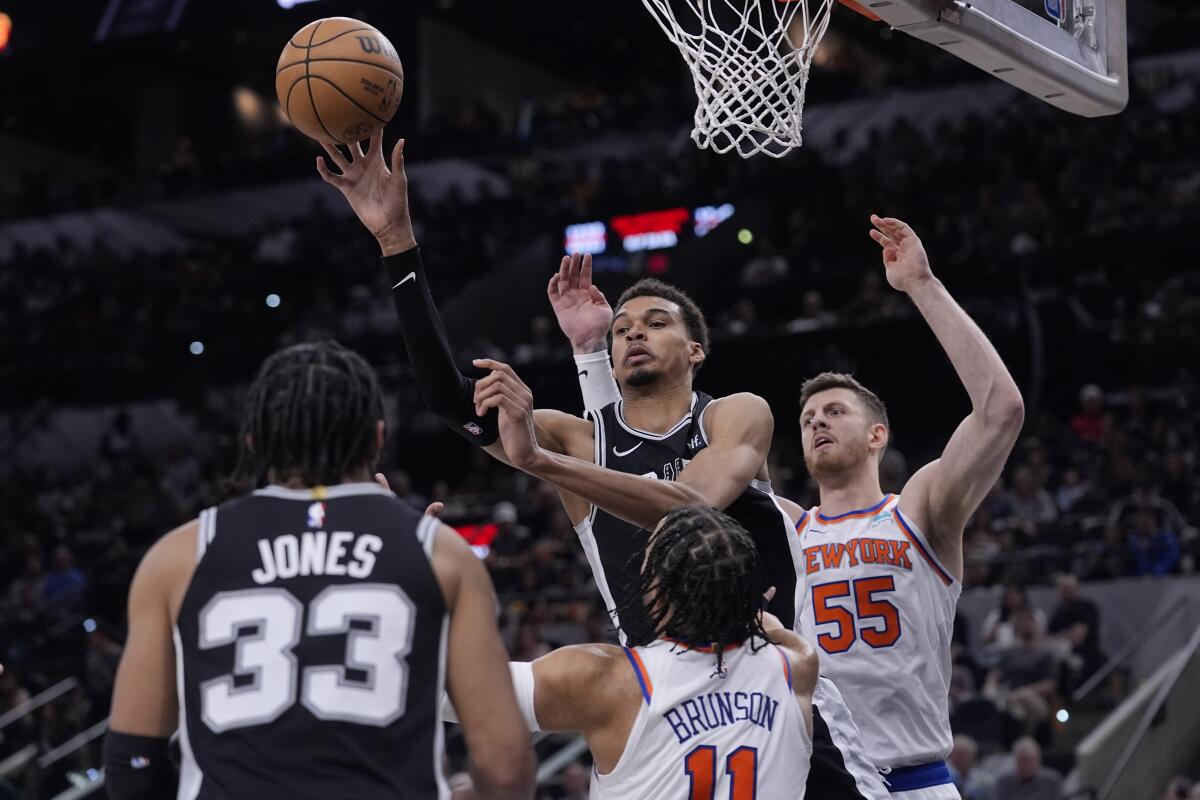 Wembanyama has 40 points, 20 rebounds, Spurs overcome Brunson's 61 points  to edge Knicks in OT - The San Diego Union-Tribune