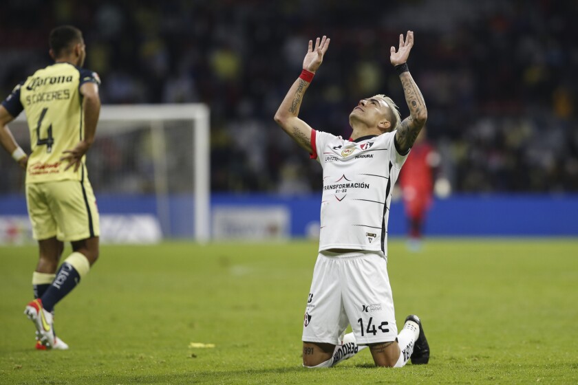 ARCHIVO - Luis Reyes, del Atlas, festeja la victoria de su equipo por 2-0 contra el América
