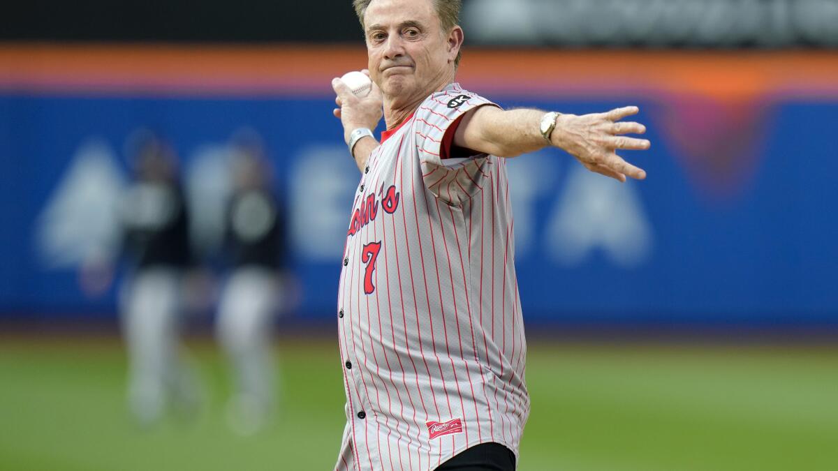 Rick Pitino throws 1st pitch to Donovan Mitchell at Yanks-Mets
