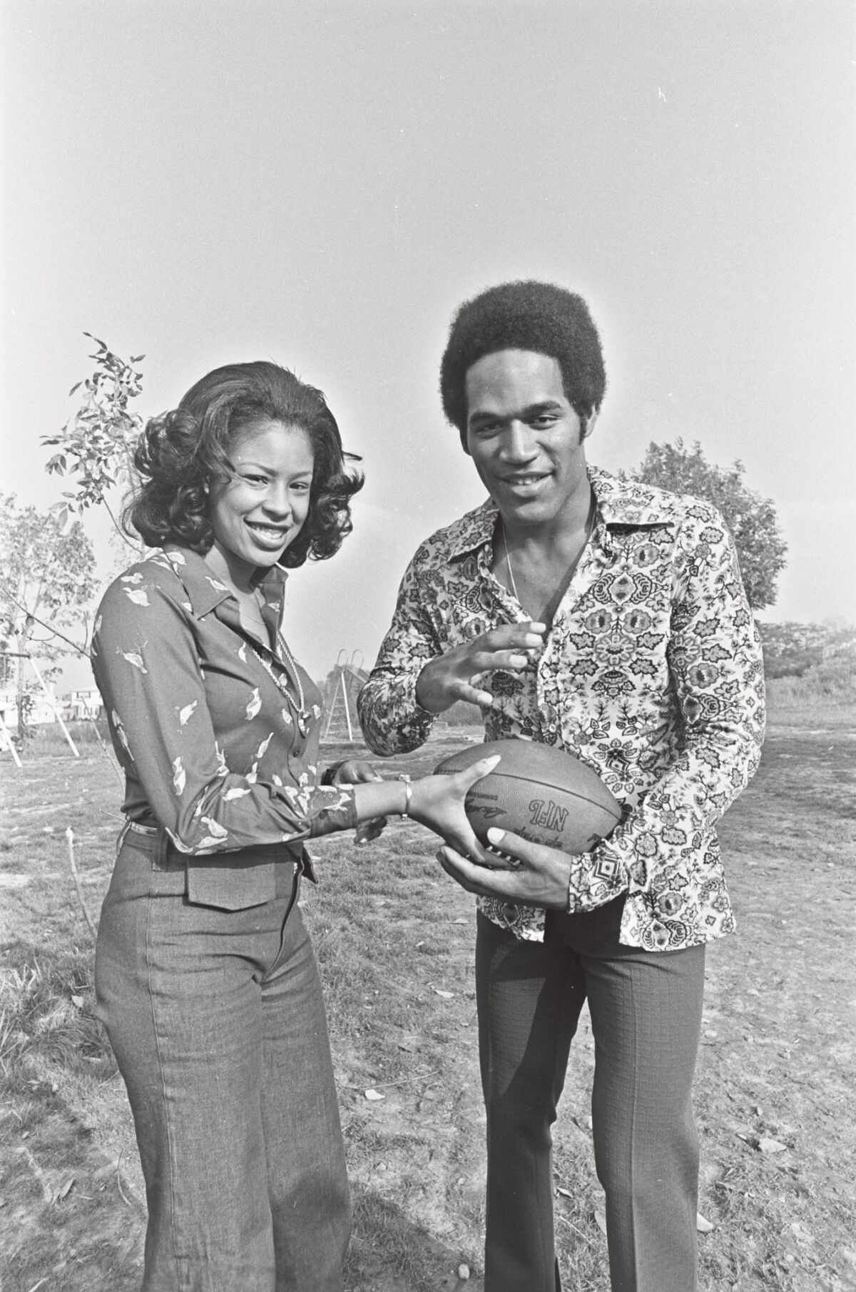 With wife Marguerite in the backyard of their Amherst, N.Y., townhouse in 1973. (Mickey Osterreicher / ESPN)