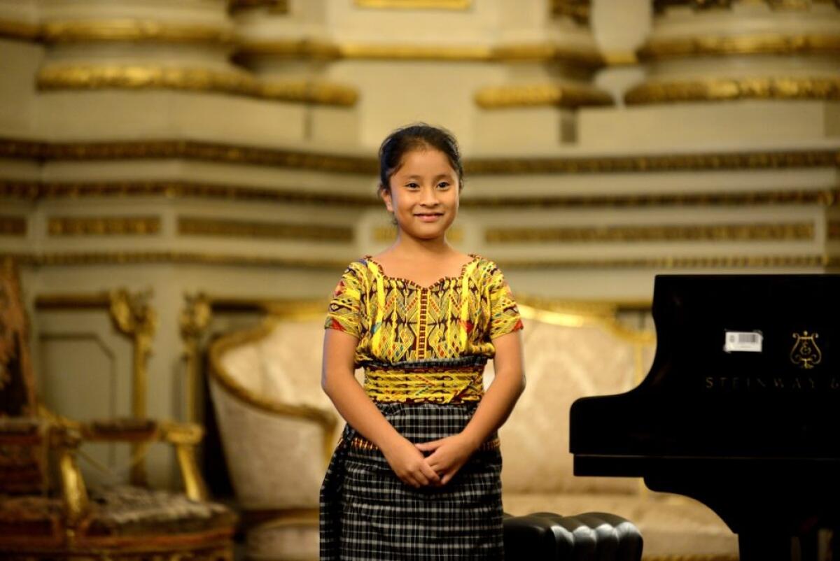 Yahaira Tubac, originaria de Guatemala, visita por primera vez Los Ángeles en donde hará vibrar su piano.