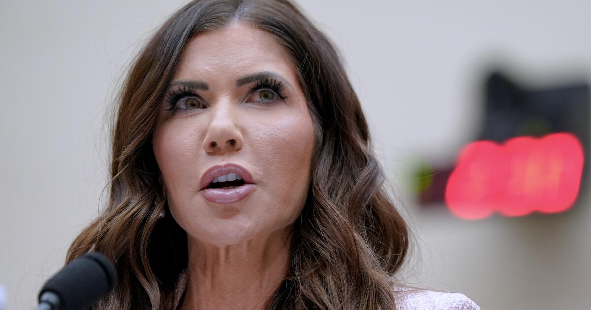 Trump despide a Kristi Noem, poniendo fin a su tumultuoso reinado como jefa de Seguridad Nacional