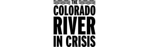 yazan siyah bir metin logosu "Colorado Nehri Krizde" ve üstte dalgalı çizgiler bulunur
