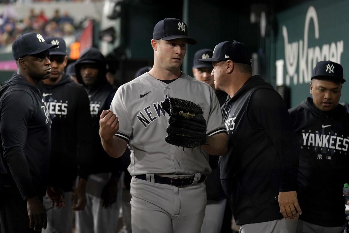 Yankees begin 3-game series with the Rangers