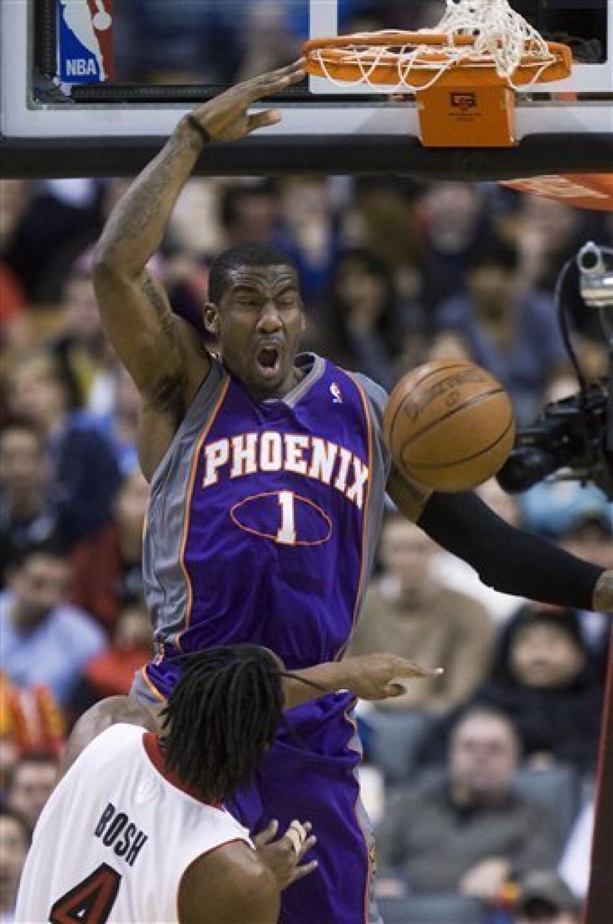 Phoenix Suns Amare Stoudemire looks for the ball before a foul