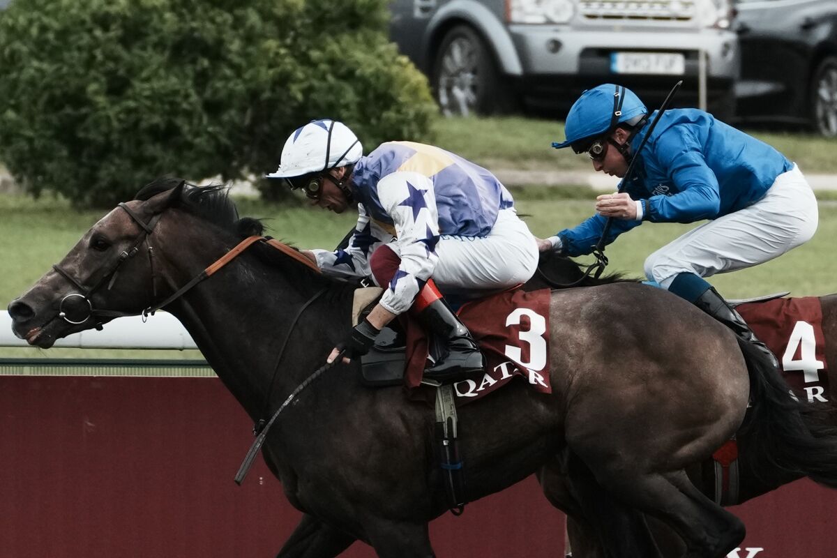 Frankie Dettori e Angel Blue hanno tagliato il traguardo davanti a William Buick e Noble Truth.