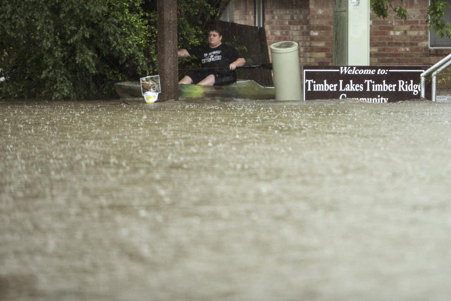 Heavy rains, flooding, inundate Houston area