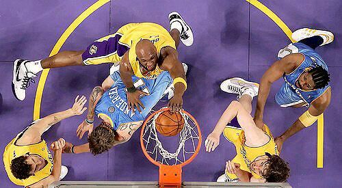 Lamar Odom overhead dunk