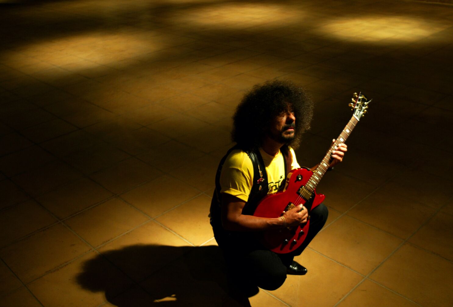 Carlos Santana. Гитара Santana 545. Boy guitarist Mexico. Guitar brothers