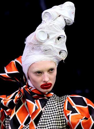 PHOTOS: Alexander McQueen's fashions - Los Angeles Times