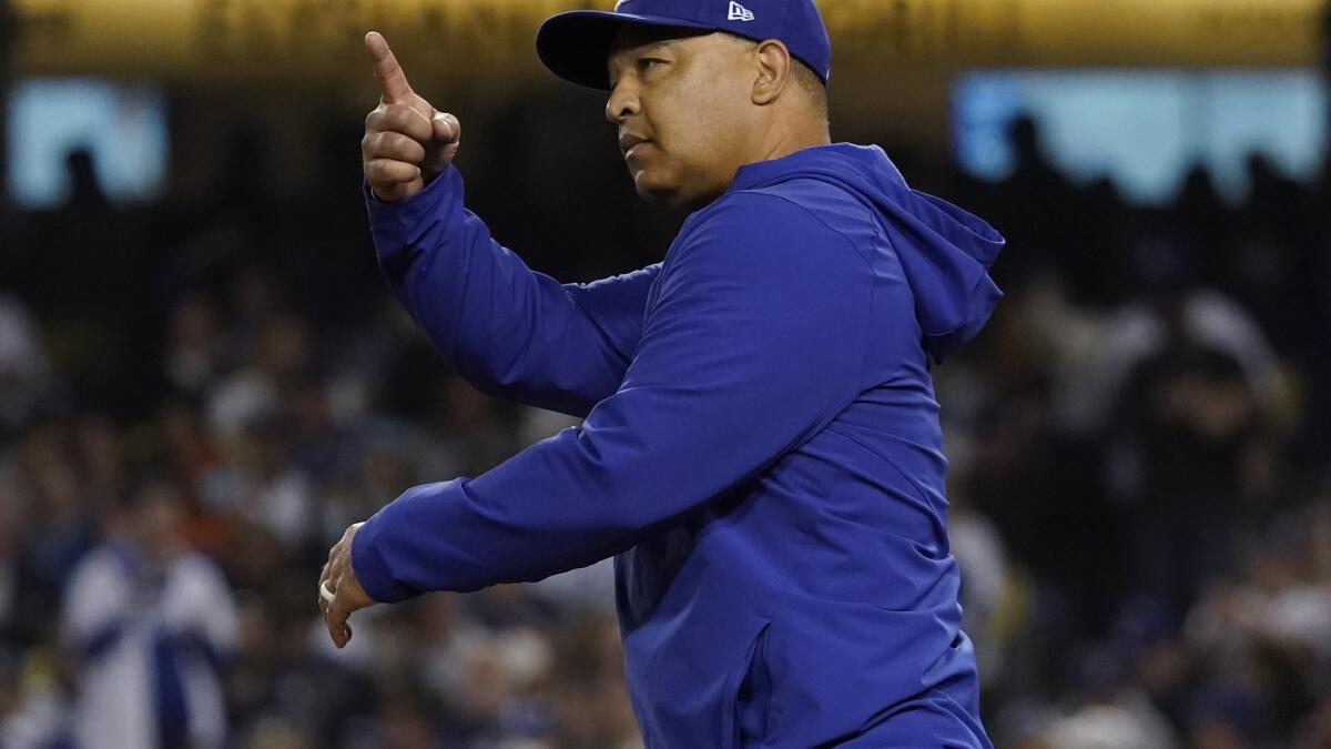 Dave Roberts discusses the future of Justin Turner, David Price