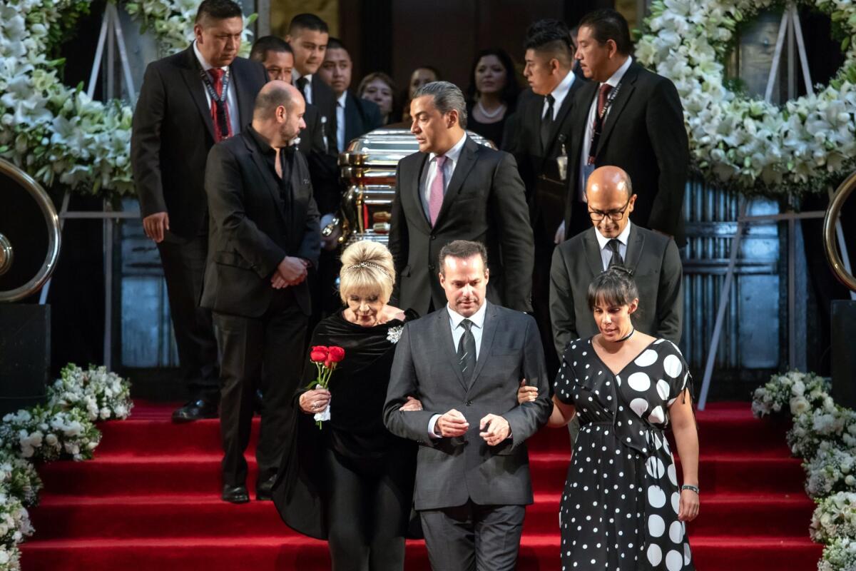 Marysol Sosa junto a su madre Anel y su hermano José Joel.