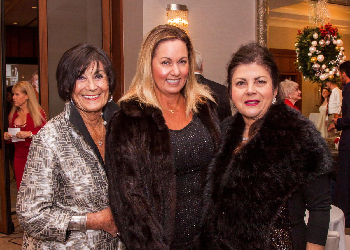 Lisa Ritz The Crowd: Women of Chapman, CureDuchene supporters gather for holiday ...