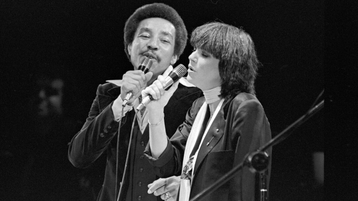 Linda Ronstadt and Smokey Robinson performing "Ooh Baby Baby" in 1978 at the Inglewood Forum.