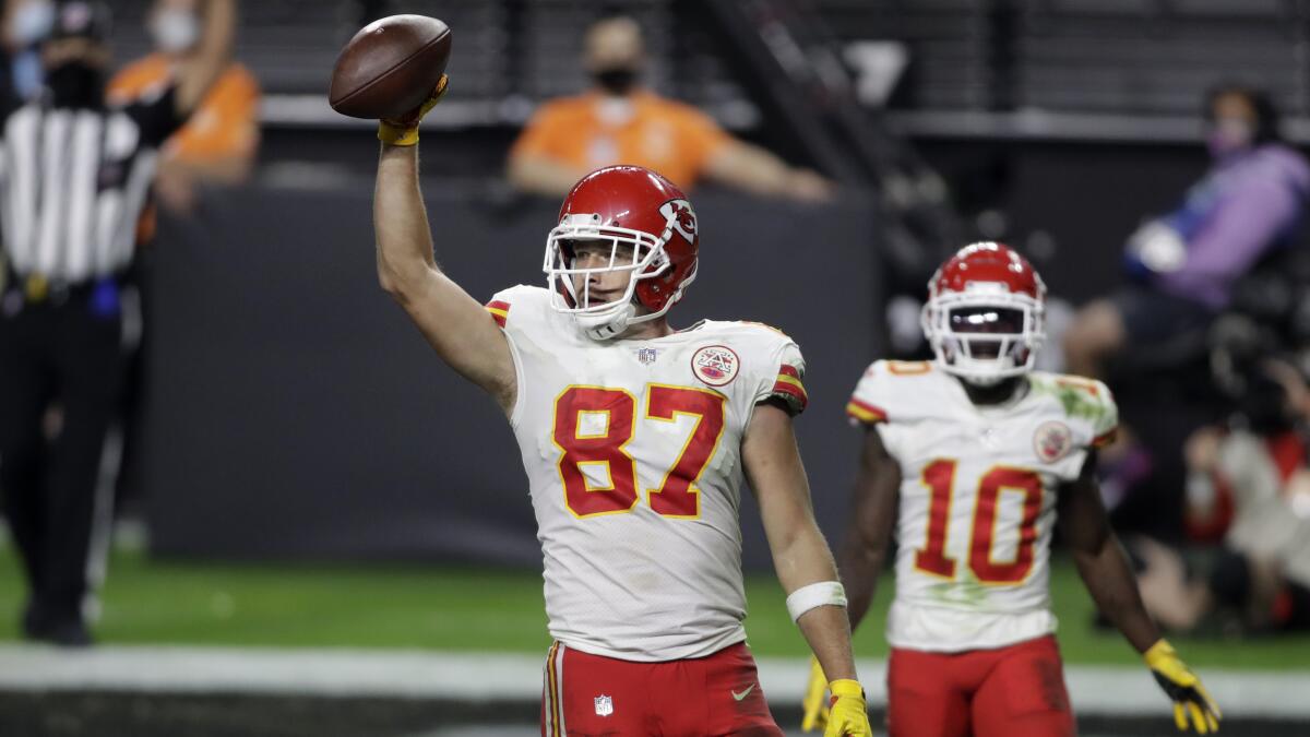 Chiefs hold on for wild 30-29 victory over rival Raiders