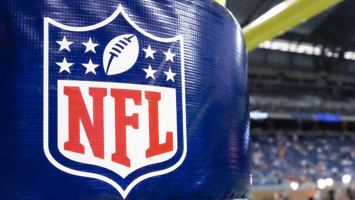 A group of retired NFL players claim in new lawsuit that each of the NFL's 32 teams pushed them to use painkillers in order to keep them on the field.
