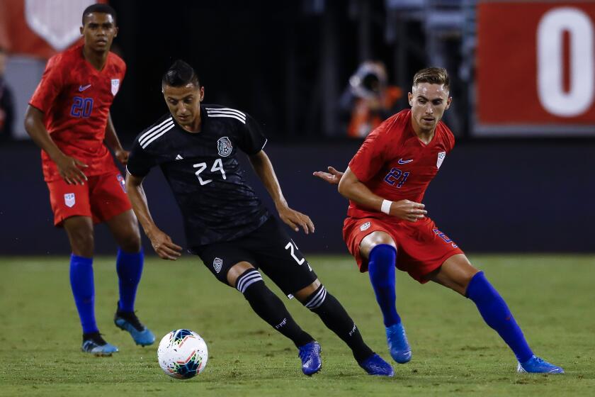 EAST RUTHERFORD, NJ - SEPTEMBER 6: Roberto Alvarado #24 of Mexico drives by Tyler Boyd #21 of the United States during their match at MetLife Stadium on September 6, 2019 in East Rutherford, New Jersey. (Photo by Jeff Zelevansky/Getty Images)
