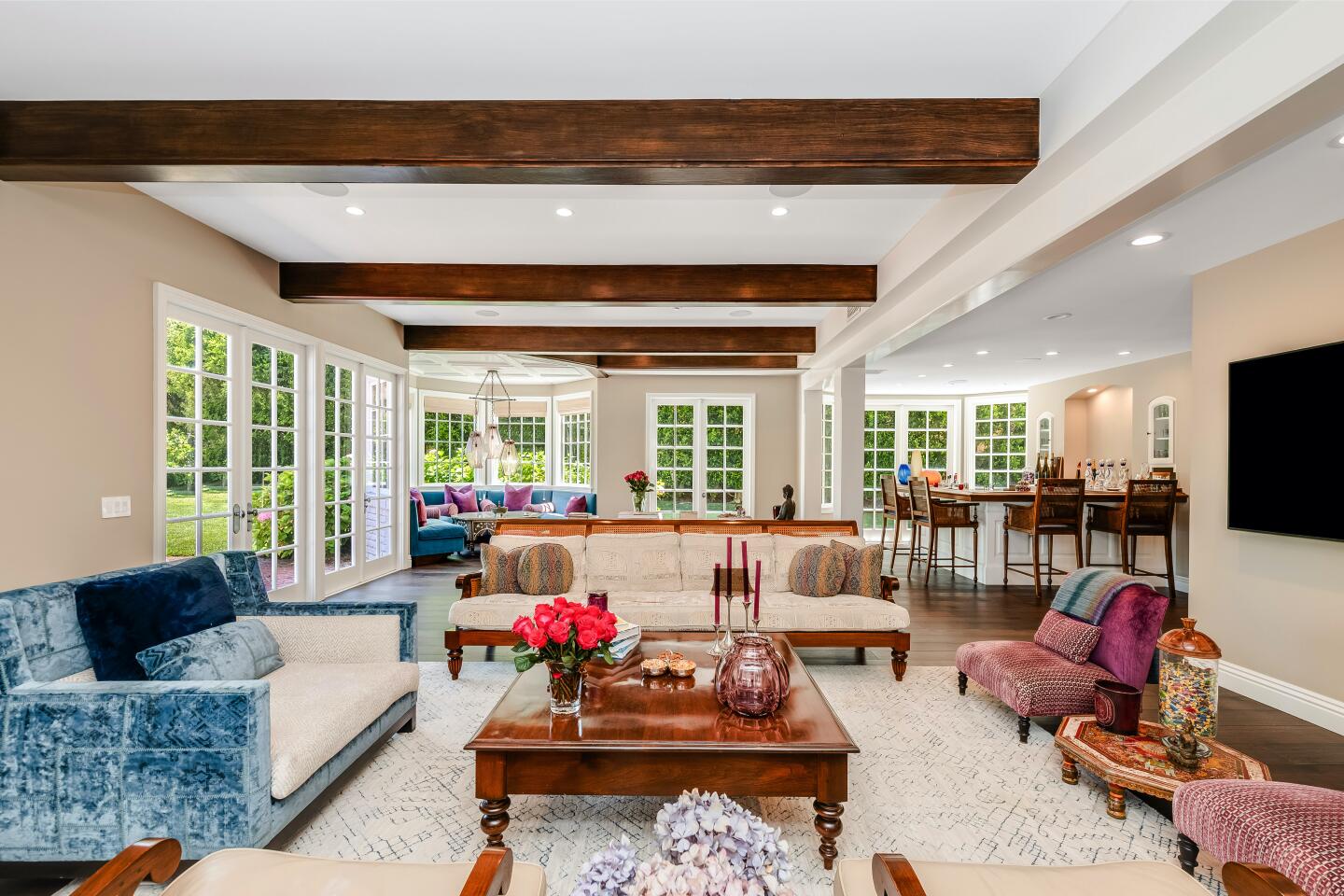 Magic Johnson's former mansion, complete with a basketball court, asks $14.5 million - Los Angeles Times