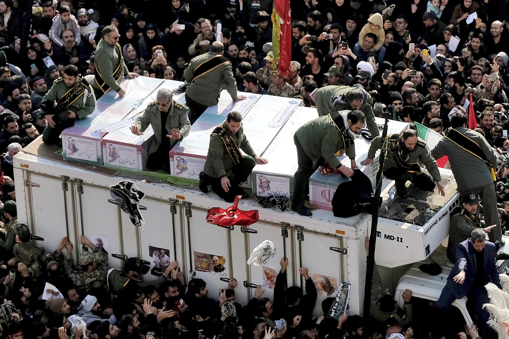 Iran Gen Qassem Suleimanis Funeral Draws Millions In Tehran Los
