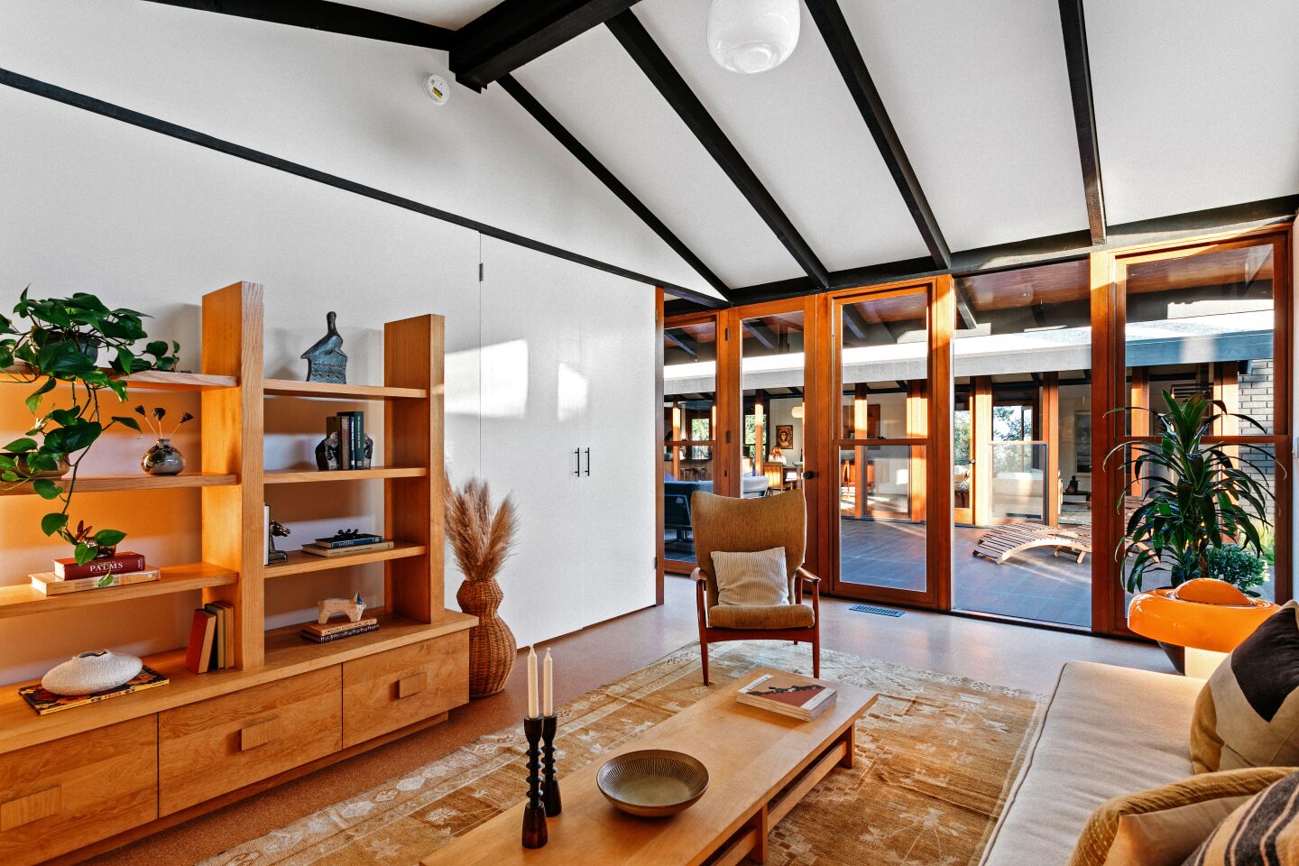 The post-and-beam residence features vaulted ceilings.