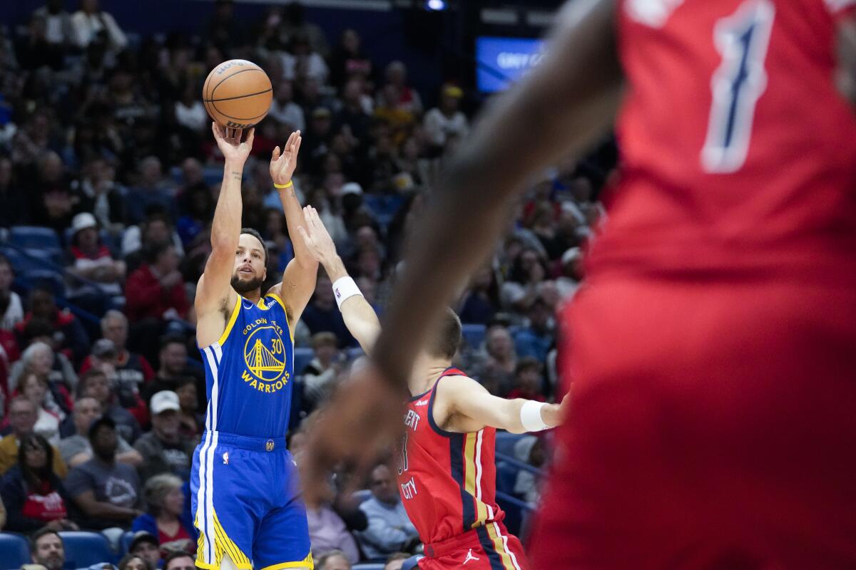 Steph Curry continues hot start in Warriors' win over Pelicans