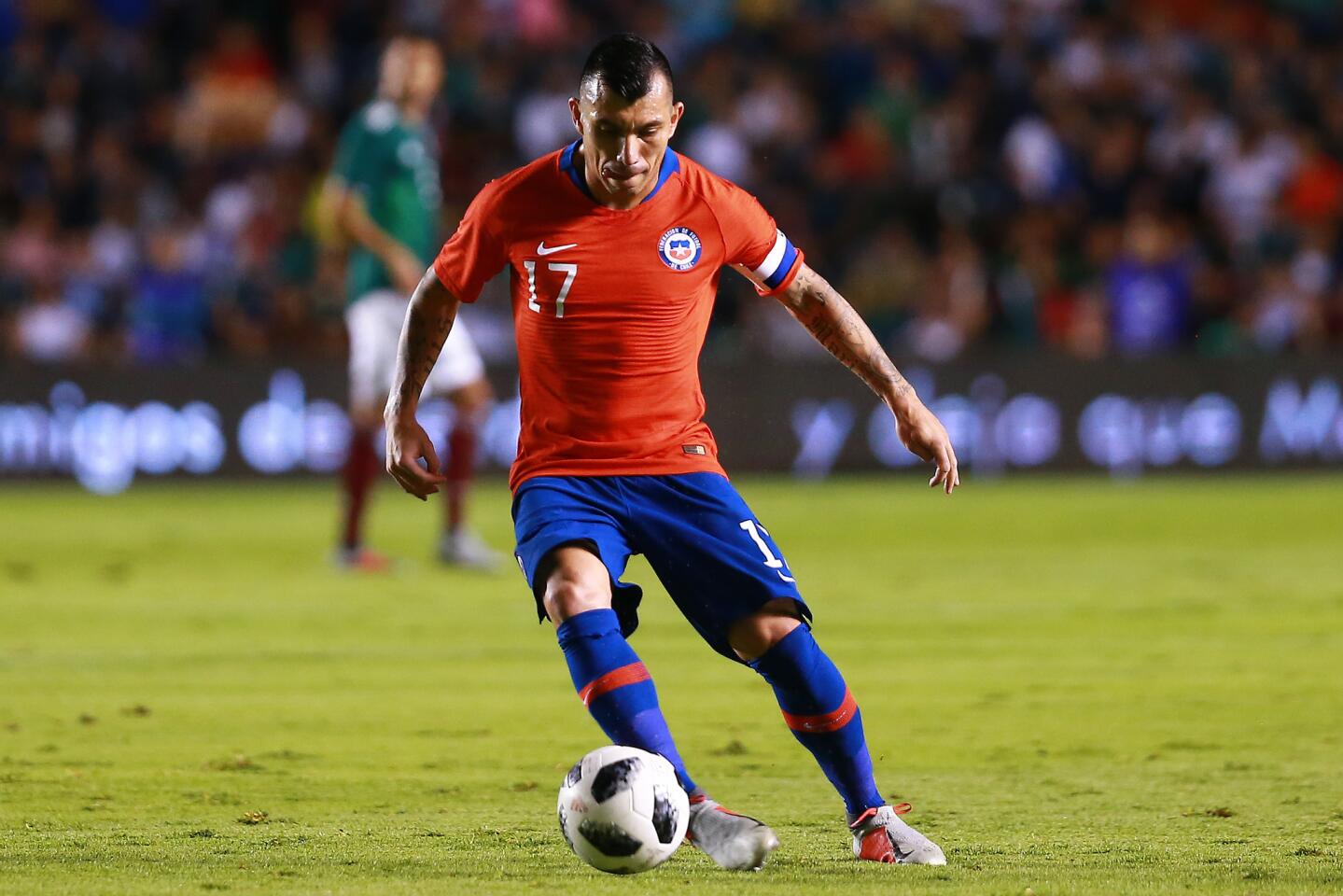 QUERETARO, MEXICO - OCTOBER 16: Gary Medel of Chile controls the ball during the international friendly match between Mexico and Chile at La Corregidora Stadium on October 16, 2018 in Queretaro, Mexico. (Photo by Manuel Velasquez/Getty Images) ** OUTS - ELSENT, FPG, CM - OUTS * NM, PH, VA if sourced by CT, LA or MoD **