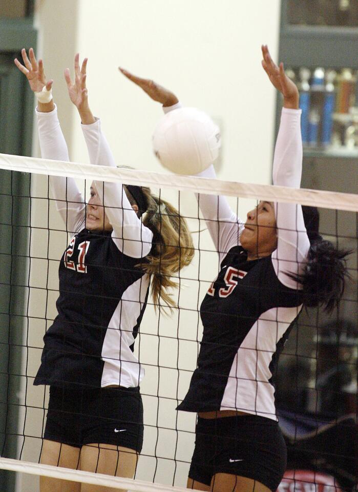 Flintridge Sacred Heart Academy v. La Salle nonleague girls volleyball