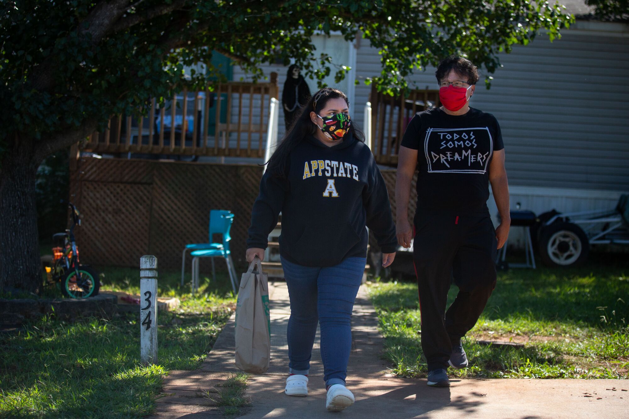 Janet Pulido and Alirio Estevez of Voto Latino Chatham go door to door in Siler City, N.C.