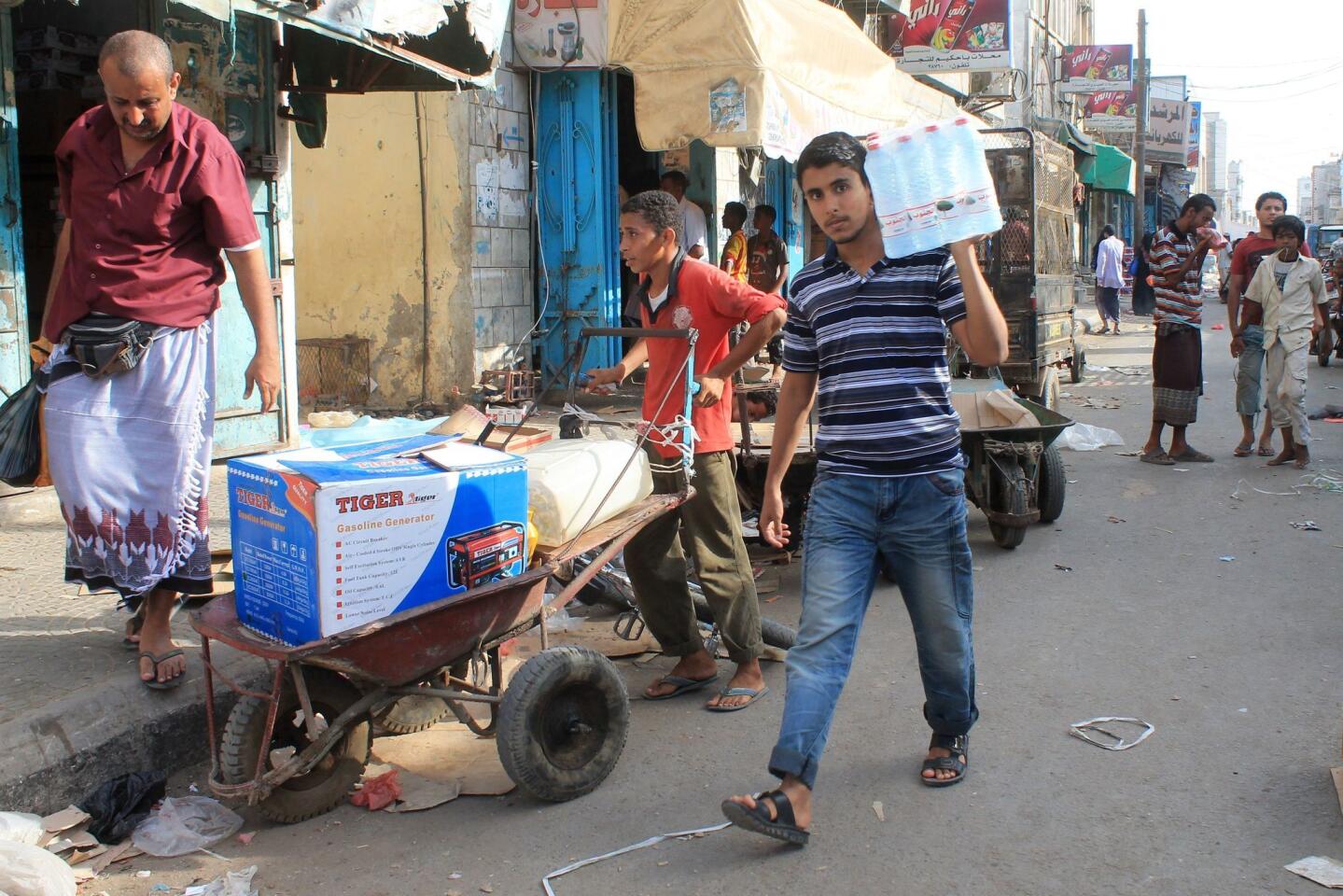 Yemenis purchase goods in the Sheikh Othman area of the southern port city of Aden on May 13, the first full day of a humanitarian pause in a bombing campaign Saudi Arabia has led against rebels in Yemen.