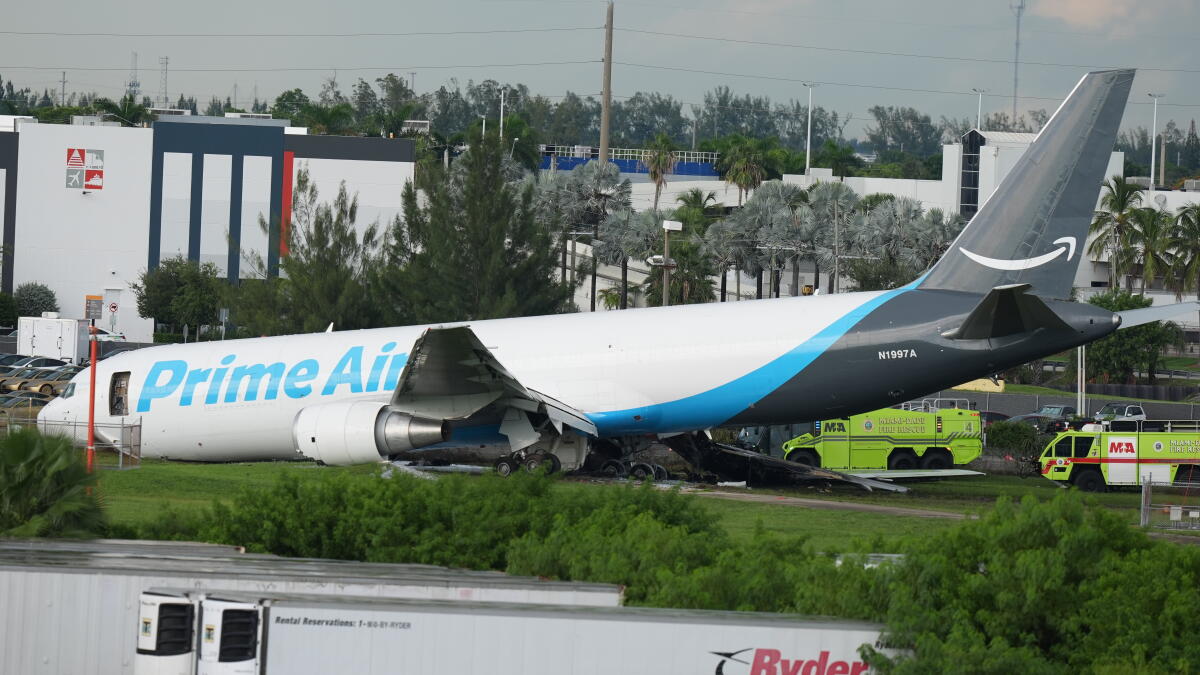 Investigan qué falló tras accidente de avión de carga en Miami que deja al menos 5 muertos