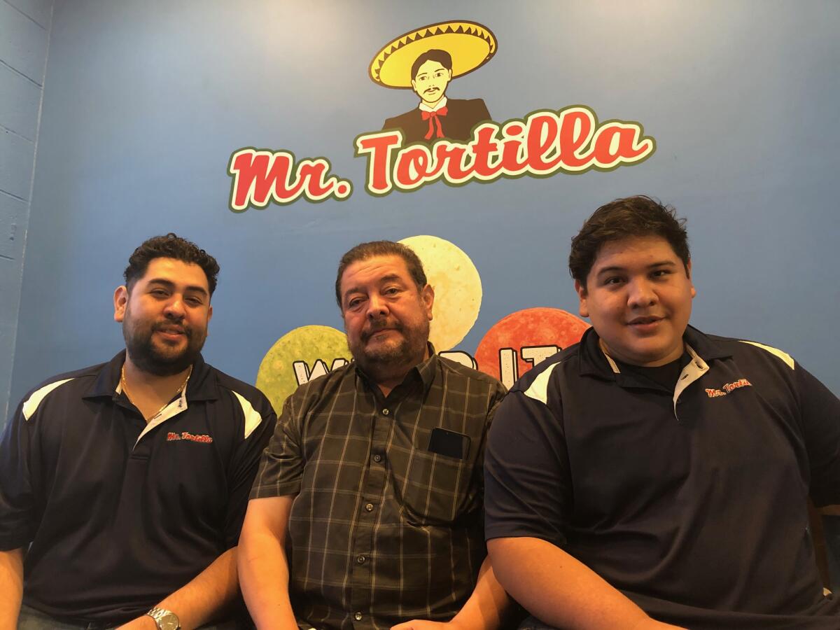 Los propietarios de Mr. Tortilla son Anthony, Tony y Ronald Alcázar (de izquierda a derecha).