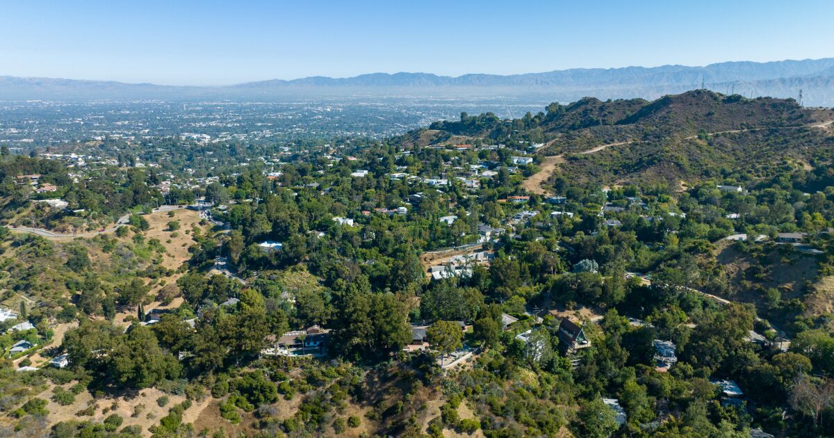 L.A. looks to tighten rules for single-family homes in part of Santa Monica Mountains L.A. looks to tighten rules for single-family homes in part of Santa Monica Mountains